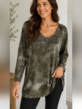NWT Made in Italy Gray Silver Shimmer Abstract Knit Tunic Top One Size
